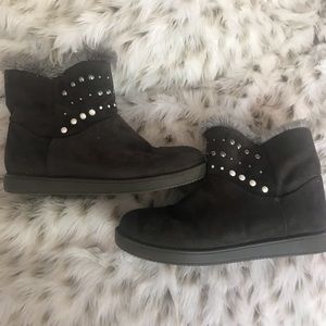 Short studded boots